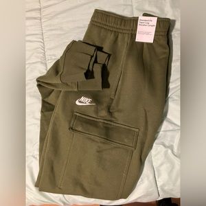 Nike Club Fleece Cargo Joggers